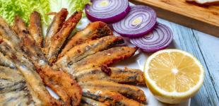 Як посмажити мойву, щоб не було неприємного запаху на кухні: секретний трюк професійних кухарів