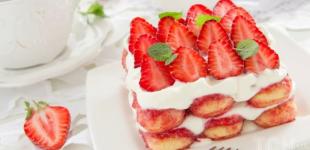 Полуничний тирамісу: рецепт неперевершеного десерту з домашнім печивом