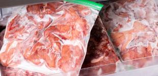 Як розморозити м'ясо за 5 хвилин: без мікрохвильовки, з використанням лише двох продуктів з кухні