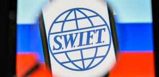 Заблоковані рахунки і втрата коштів. Платежі росіян масово обмежують за кордоном