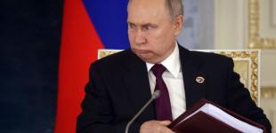 Росія знову скаржиться: на їх посольство у Швеції скинули пакет із фарбою