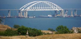 Росіяни продовжують постачати у Крим паливо через Керченський міст, але є нюанс