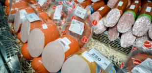 Ковбаси, які краще не купувати: вони кишать шкідливими добавками