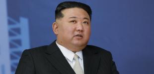 Кім Чен Ин припер власний унітаз на парад до Китаю