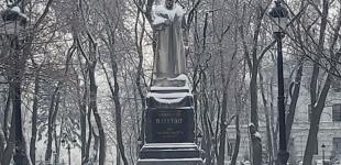 У Києві демонтували пам'ятник Ватутіну
