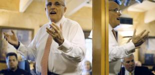 Адвокат Трампа Джуліані заплатить понад $148 млн за наклеп