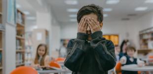 МОН впровадили сервіс повідомлення про булінг у школі: як він працює