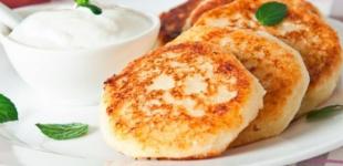 Рецепт сирників без борошна: не розпадаються, ніжні та мʼякі