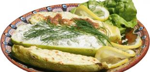 Кабачки, фаршировані домашнім сиром і моцарелою