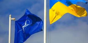 США готові запросити Україну до НАТО за певних умов - Le Monde