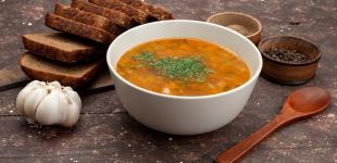 Суп буде наваристим, ситним і неймовірно смачним навіть без м’яса: додайте цей інгредієнт