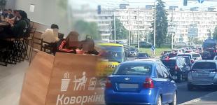 Блекаут у Києві та регіонах: небезпечними стали всі ліфти та дороги, а люди шукають 