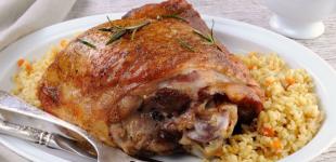 Індича гомілка з булгуром у рукаві: швидкий рецепт