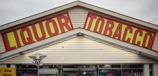 В Україні знизився виторг від продажу тютюнових виробів та алкоголю