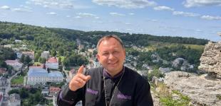 Чи є гріхом доношувати речі померлих: священник відповів