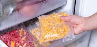 Які продукти в жодному разі не можна зберігати в морозилці, але їх чомусь туди кладуть