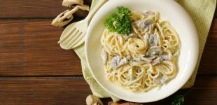 Вершкова паста з куркою та печерицями: рецепт смачної страви 