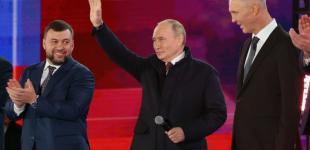 Поки росіяни без штанів воюють: Путін вийшов на сцену в куртці за 435 тисяч рублів