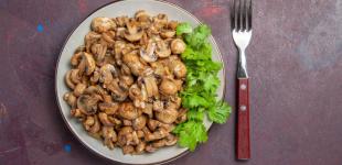 Як правильно смажити гриби з цибулею: цю помилку роблять майже всі