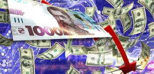 Курс валют в Україні: гривня впала до долара рекордно низько – що далі?