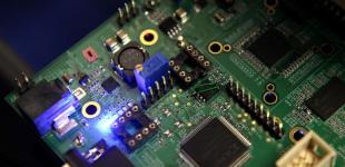 Незаконні потоки чіпів у Росію через Китай та Гонконг сповільнилися, - Reuters