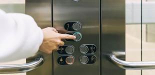 Що робити, якщо застрягли у ліфті під час відключення світла: важливі поради