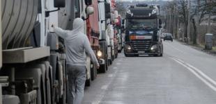 В Україні змінюються правила перетину кордону для водіїв, які перевозять гумдопомогу