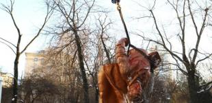  У Києві знесли пам'ятник радянському льотчику Чкалову