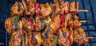 Лікар назвала найнебезпечніший маринад для шашлику: при готуванні виділяє канцерогени