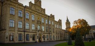 Учні та вчителі одного з найкращих ліцеїв Києва можуть опинитися на вулиці 