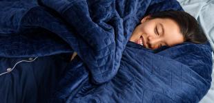 Тяжелое одеяло помогает побороть бессонницу