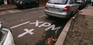 В Киеве священники незаконно нанесли разметку для парковки возле монастыря 