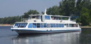 В Киеве затонул пассажирский катер