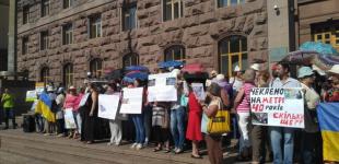 Подорожание проезда в метро: под КГГА проходят акции за и против 