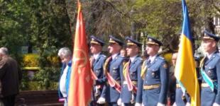 В военном институте Киева праздник прошел под красным знаменем 