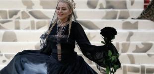 Мадонна завила, что выходит замуж