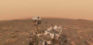 Марсоход сделал селфи во время пылевой бури 