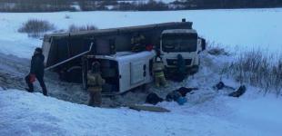 В России столкнулись фура и микроавтобус: девять жертв 