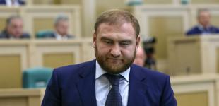 На заседании Совета федерации РФ арестовали одного из сенаторов 