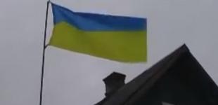 Россиянин поднял украинский флаг над своим домом в Тверской области 