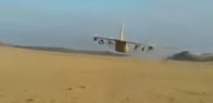 Американский самолет пролетел в метре над военными 