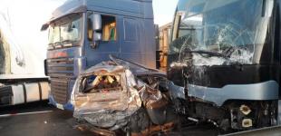 Масштабное ДТП из-за гололеда под Уманью: столкнулись 11 авто, есть пострадавшие 