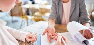 Роботодавців штрафуватимуть за вказання статі у вакансії: названі суми