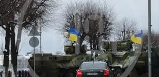 У російській Твері з’явилася військова техніка з українськими прапорами: що відбувається