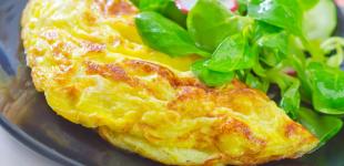 Омлет на воді виходить набагато смачнішим, ніж на молоці: ось як його готувати