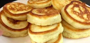 Пухкі пісні оладки без яєць і молока: проста страва, яка вдається завжди
