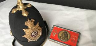 120-летний шоколад обнаружена в футляре для шлема английского офицера