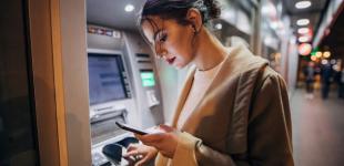 Жінки в Україні заробляють менше за чоловіків: у яких сферах розрив найбільший