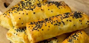 Пиріжки з куркою та кукурудзою — швидкий рецепт для мультипечі