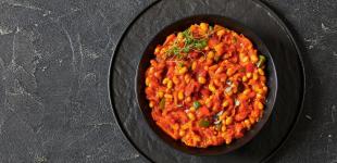Квасоля в томатному соусі з овочами: рецепт корисного гарніру